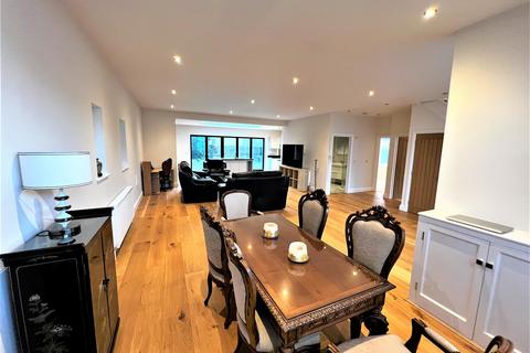 50 Gyllyngdune Gardens, Ilford, IG3 9HY