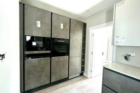 undefined, Totteridge Lane, London  N20