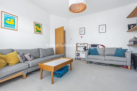 53b Thornsbeach Road, London, SE6 1DZ