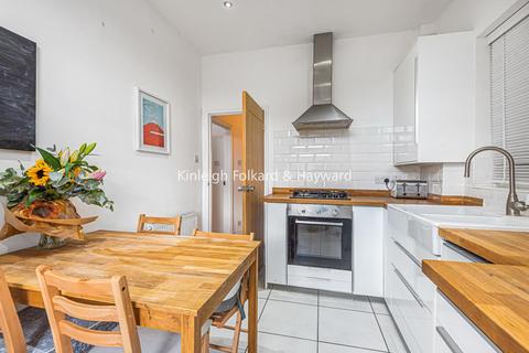 53b Thornsbeach Road, London, SE6 1DZ