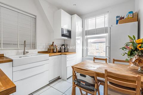 53b Thornsbeach Road, London, SE6 1DZ