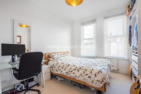 53b Thornsbeach Road, London, SE6 1DZ