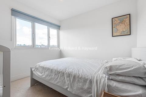 53b Thornsbeach Road, London, SE6 1DZ