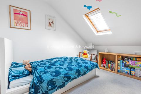 53b Thornsbeach Road, London, SE6 1DZ