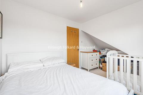 53b Thornsbeach Road, London, SE6 1DZ