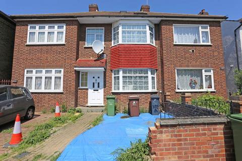 4 bedroom terraced house to rent, High Road, Chadwell Heath, RM6