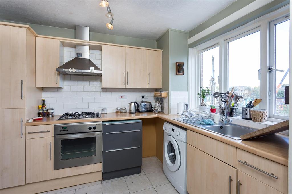 The Beckers, Rectory Road, N16 2 bed flat £360,000