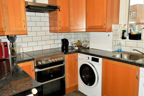 2 bedroom apartment for sale - Springfield Gardens, Upminster RM14