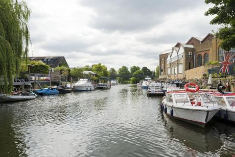 Flat 4, Taggs House, 42 Summer Road, Thames Ditton, KT7 0QQ