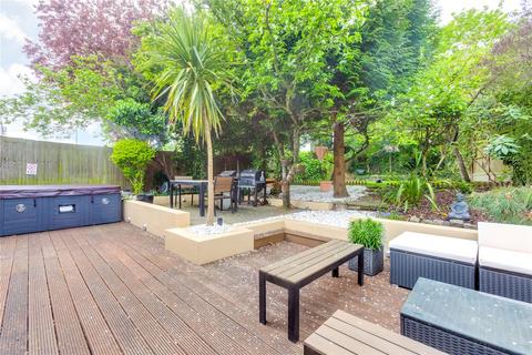 5 bedroom detached house to rent, Sutherland Grove, London