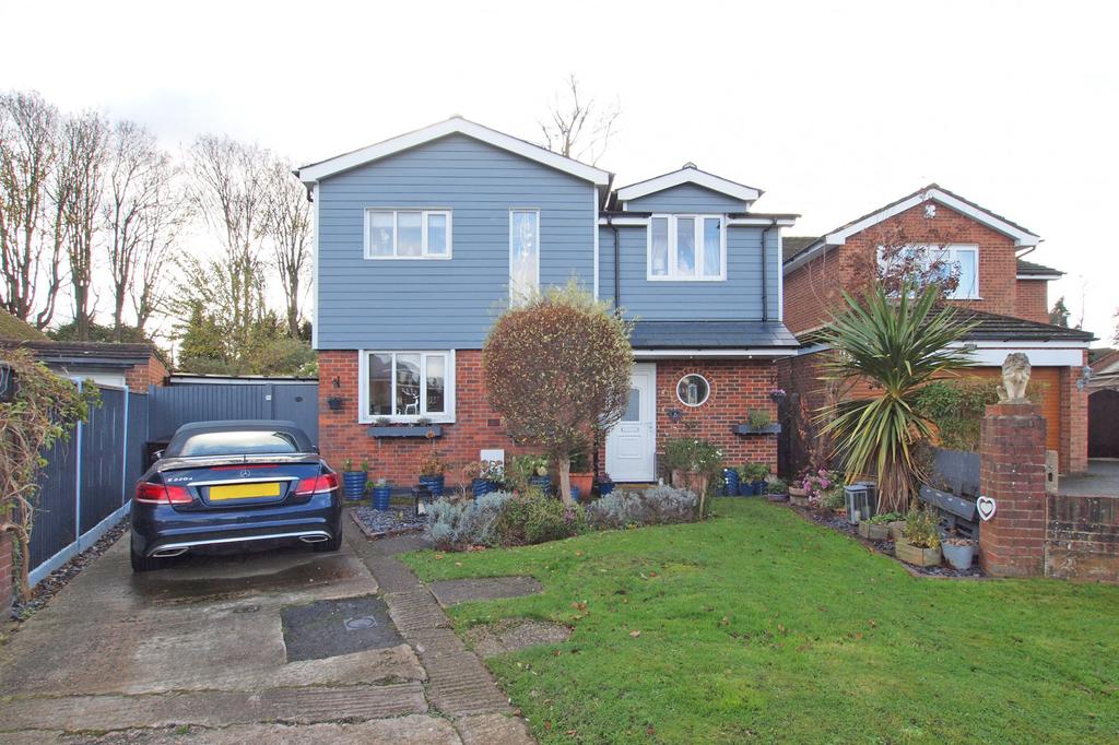 Langton Avenue, Ewell, KT17 3 bed detached house £875,000