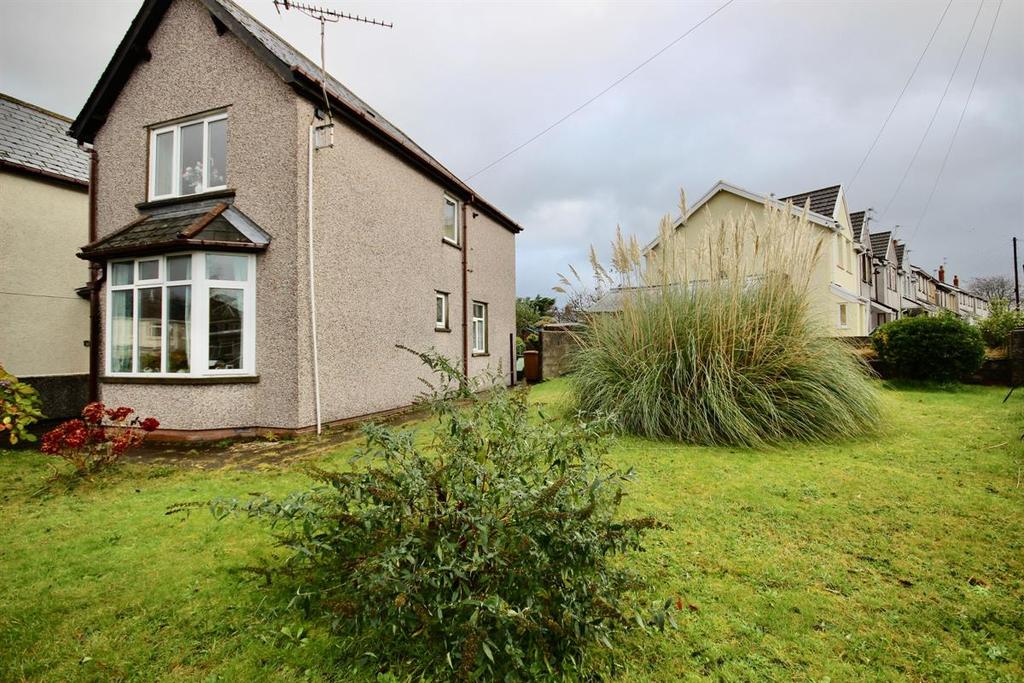 Bedwellty Road, Cefn Fforest, Blackwood 3 bed semidetached house £