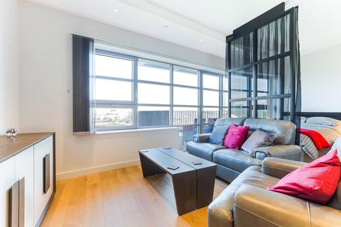 Studio to rent, Kent Building, London City Island, London, E14
