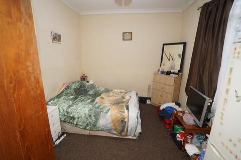 9 Whalebone Grove, Romford, RM6 6BU