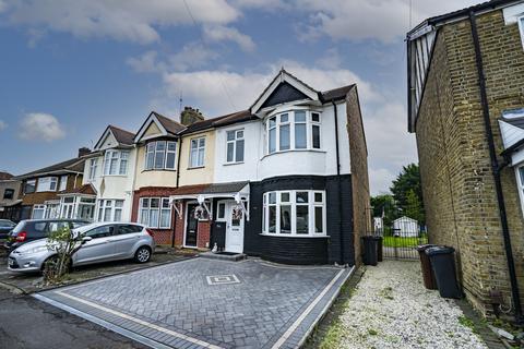10 Willow Road, Romford, RM6 6UT