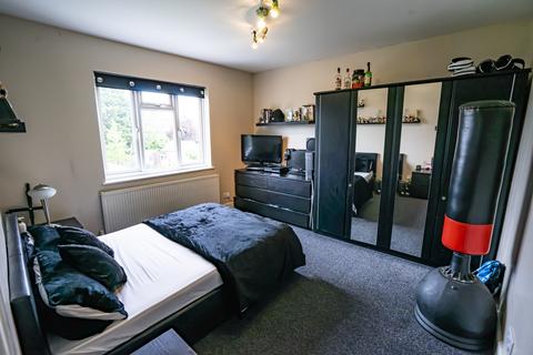 10 Willow Road, Romford, RM6 6UT