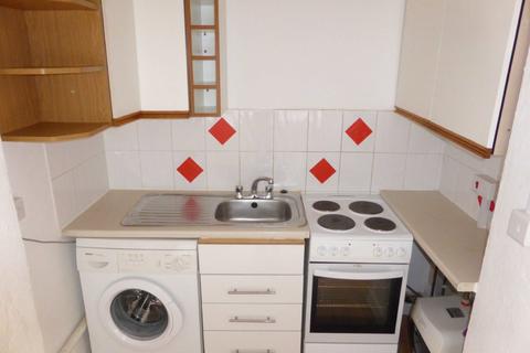 Flat 4, 44 Wimborne Road, Bournemouth, BH3 7AD