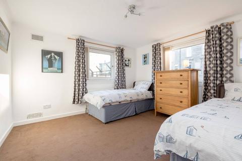 26/2 Blackie Road, Edinburgh, EH6 7NB
