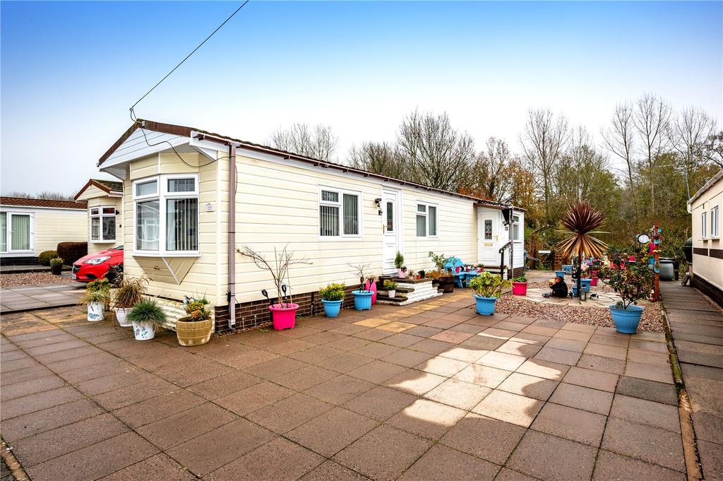 Brookside, Wootton Hall, Wootton... 2 bed bungalow £139,950