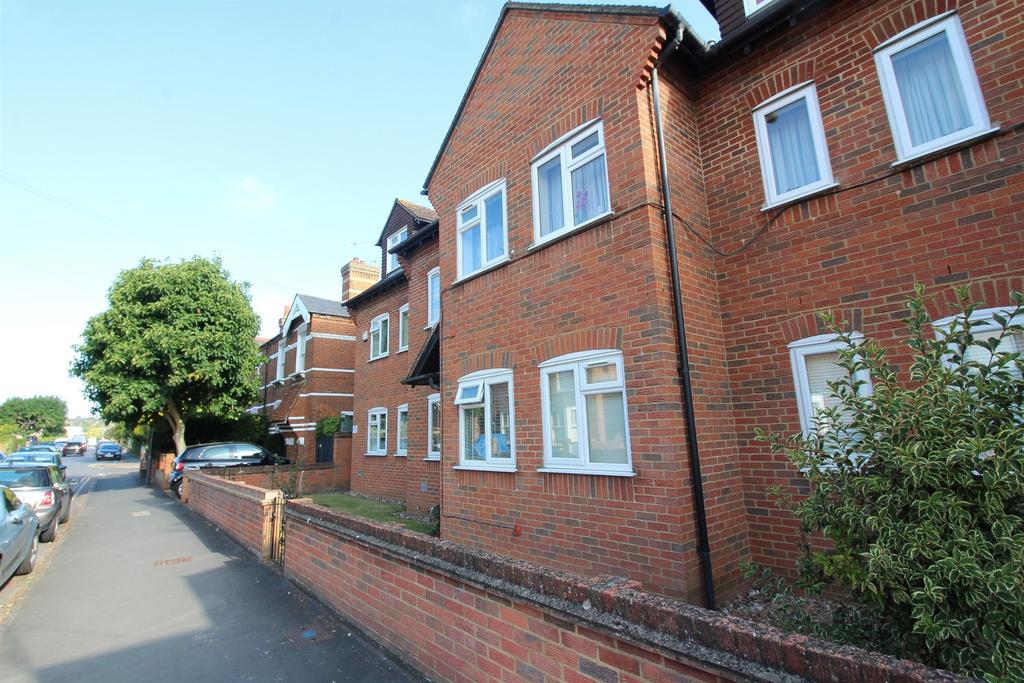 Glade Road, Marlow, SL7 1DY 1 bed flat £950 pcm (£219 pw)