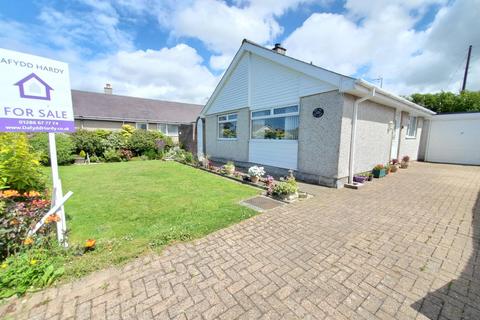 3 bedroom bungalow for sale, Garth Estate, Pontllyfni, Caernarfon, Gwynedd, LL54