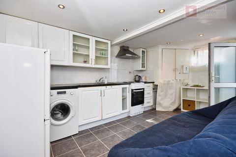 Studio to rent, Gunton Road, Upper Clapton, Hackney, London, E5