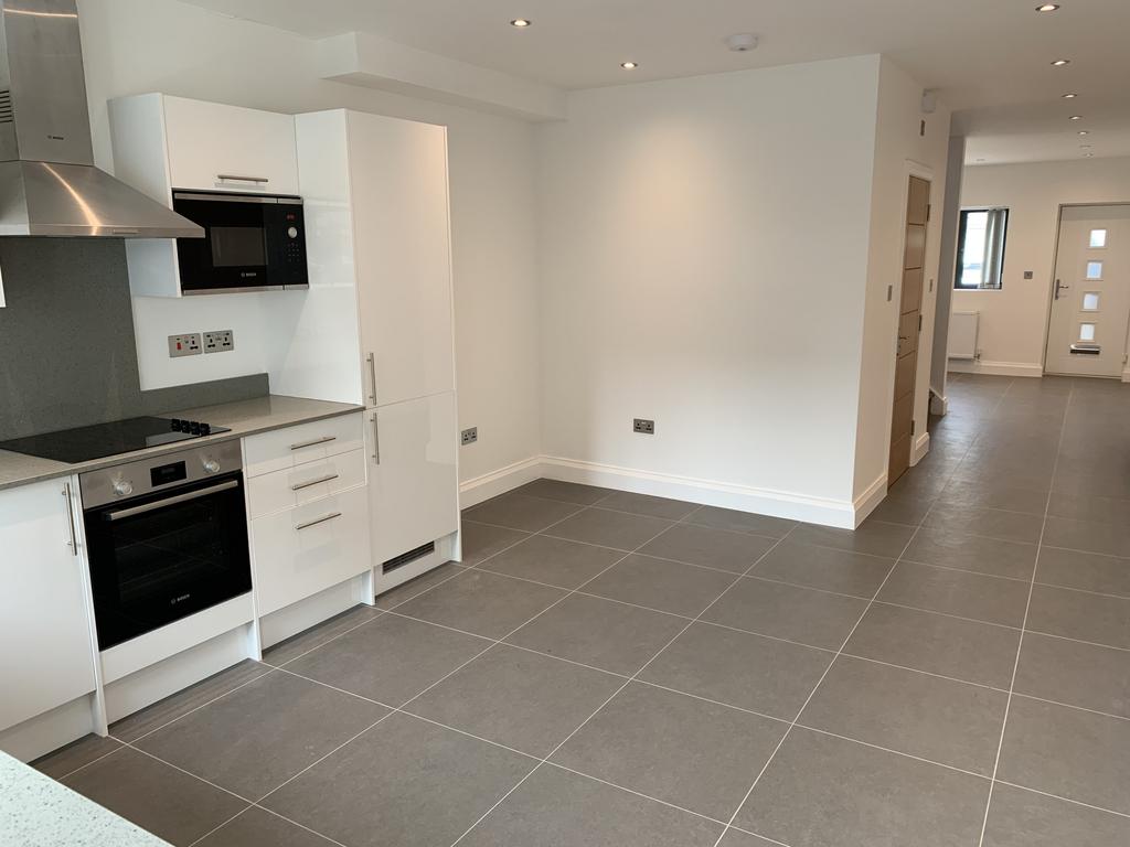 Custom House, London, E16 3 bed terraced house £2,000 pcm (£462 pw)