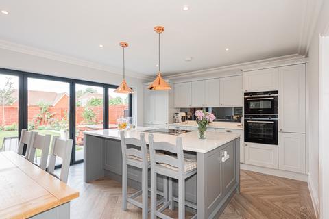 1 Chevron Close, Great Bookham, Leatherhead, KT23 4FH