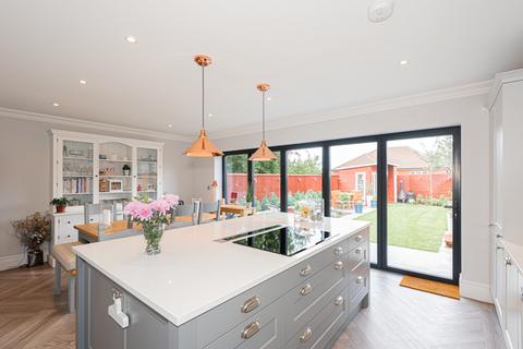 1 Chevron Close, Great Bookham, Leatherhead, KT23 4FH