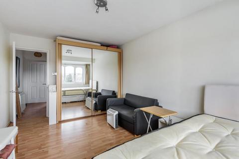 Studio to rent, Barnet,  Middlesex,  EN5