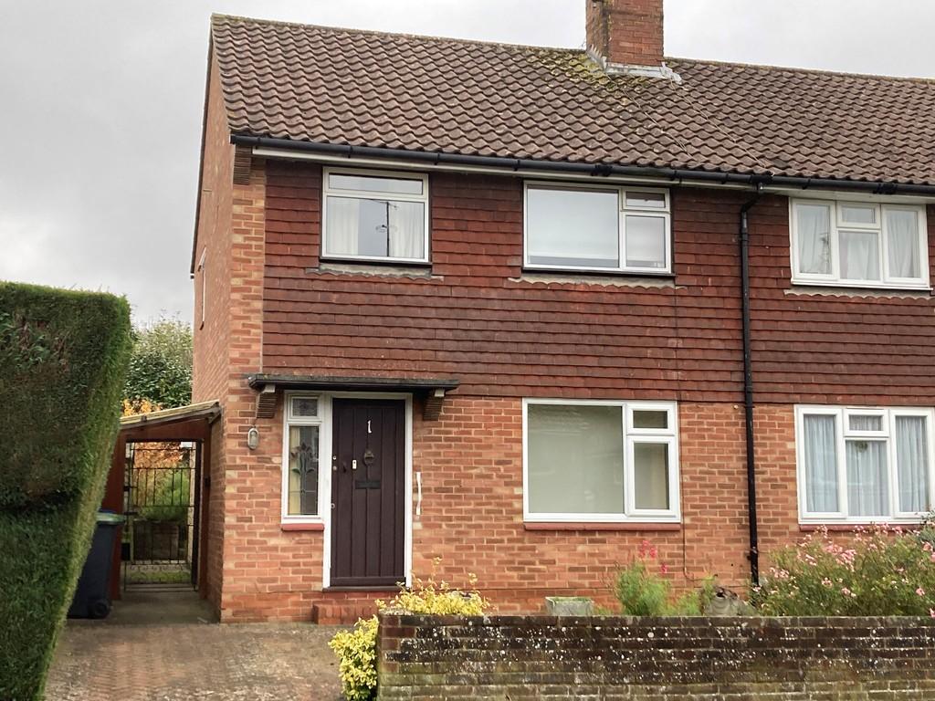 Sheppeys, Haywards Heath 3 bed semidetached house £1,195 pcm (£276 pw)