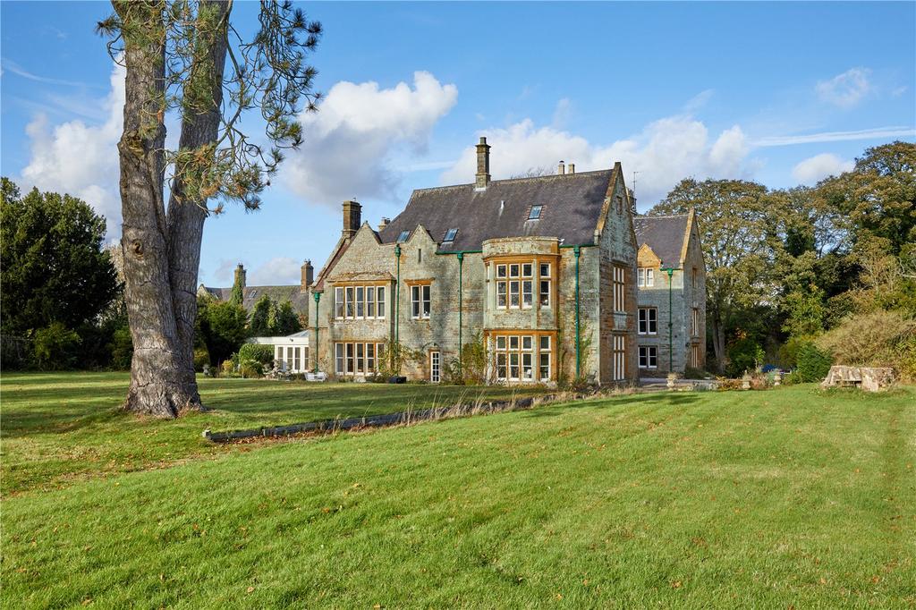 The Manor, Banbury Road, Moreton Pinkney, Daventry, NN11 4 bed