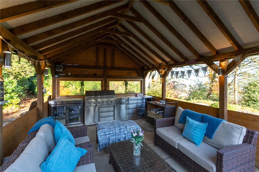 Outdoor Kitchen