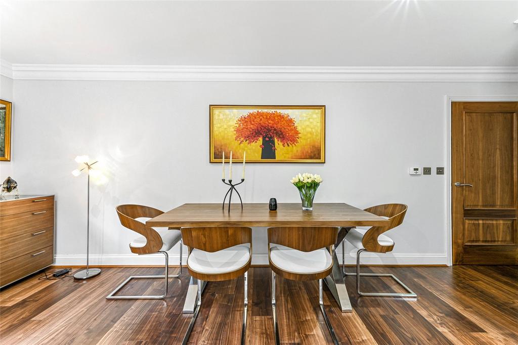 Lakewood, Portsmouth Road, Esher, Surrey, KT10 2 bed apartment to rent