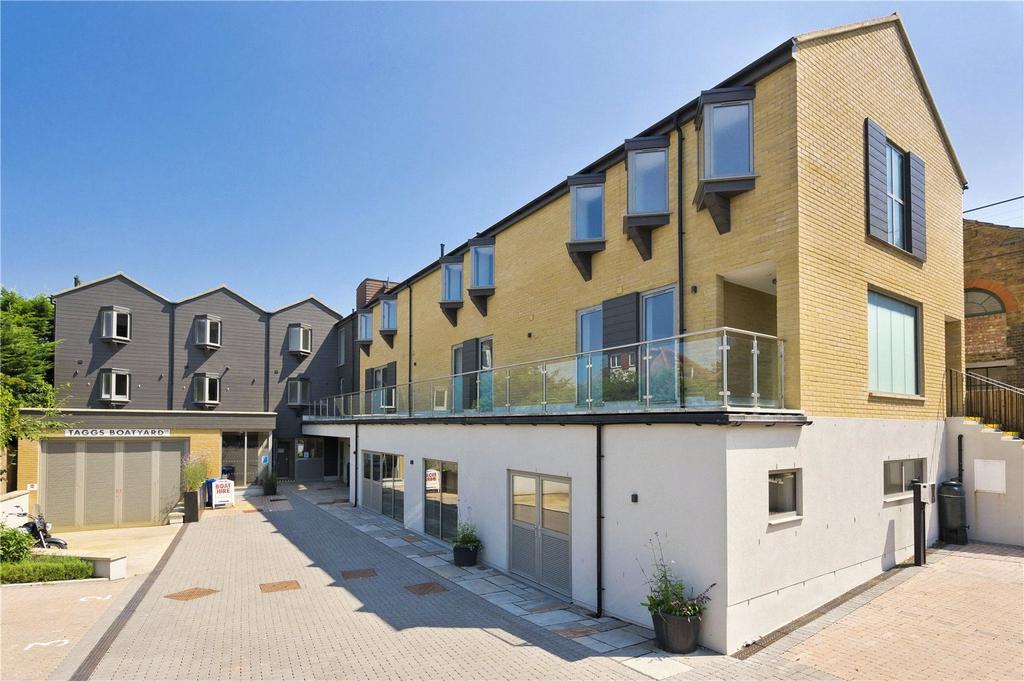 Summer Road, Thames Ditton, Surrey, KT7 1 bed apartment £350,000