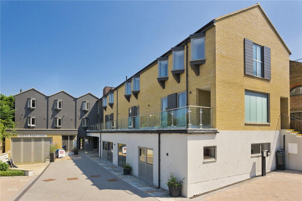 Summer Road, Thames Ditton, Surrey, KT7 1 bed apartment £400,000