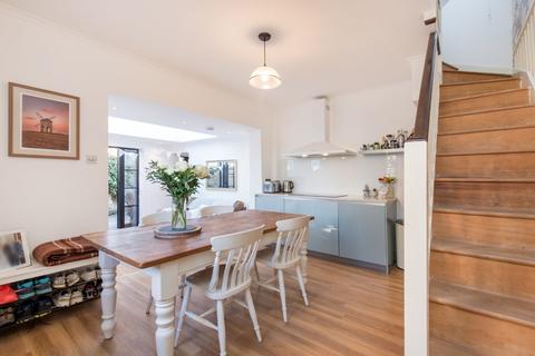 20 Station Approach, Richmond, TW9 3QB