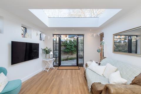 20 Station Approach, Richmond, TW9 3QB