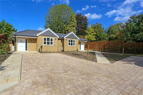 3 bedroom semi-detached house for sale - Knoll Crescent, Northwood, Middlesex, HA6