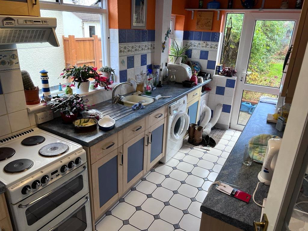 Windsor Avenue, Wolverhampton, WV4 3 bed semidetached house £239,995