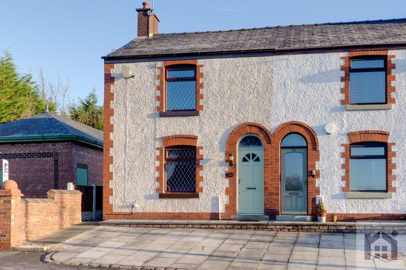 Langton Brow, Eccleston, PR7 5PB 2 bed semidetached house £165,000