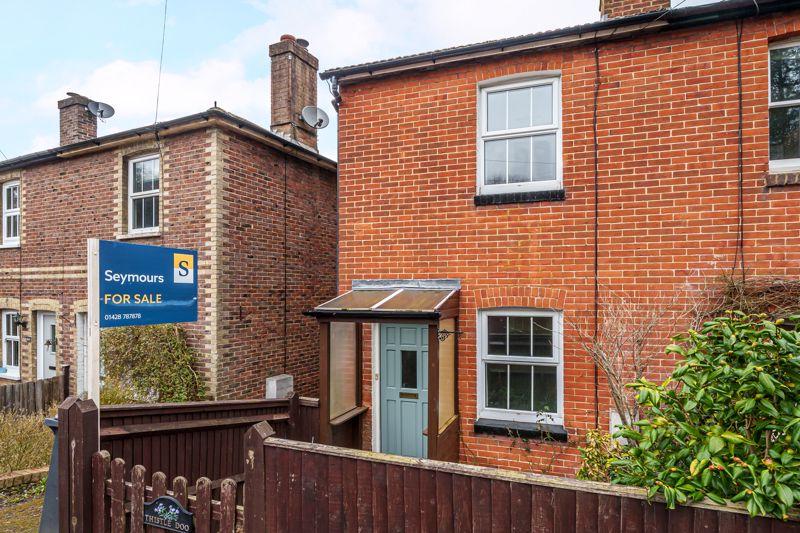 Camelsdale Road, Haslemere 2 bed end of terrace house £1,445 pcm (£