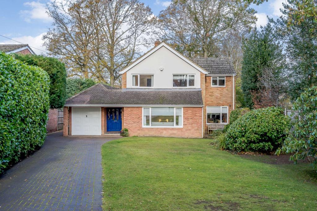 Roundwood Lane, Harpenden, Hertfordshire 5 bed detached house £1,500,000