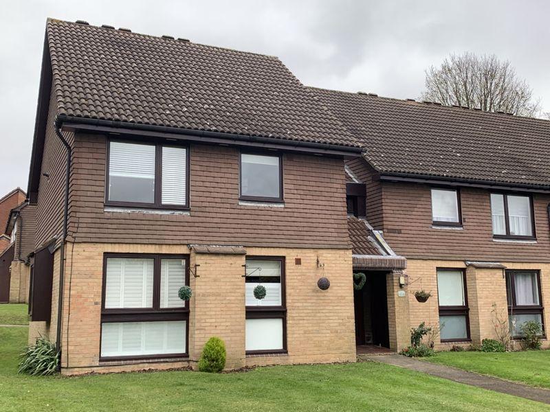 Hillside Close, Banstead 2 bed apartment £1,295 pcm (£299 pw)