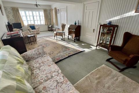 Tan Y Maes Abbey Road, Llangollen, LL20 8SP