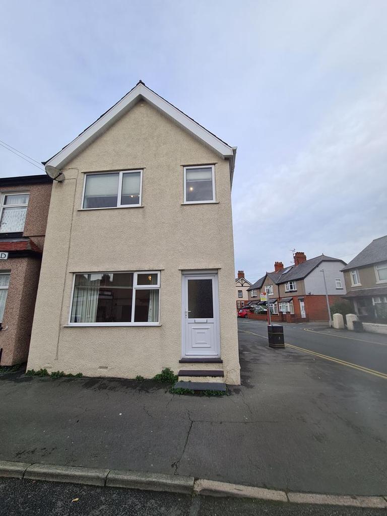 St. Margarets Road, Llandudno Junction 3 bed terraced house £825 pcm