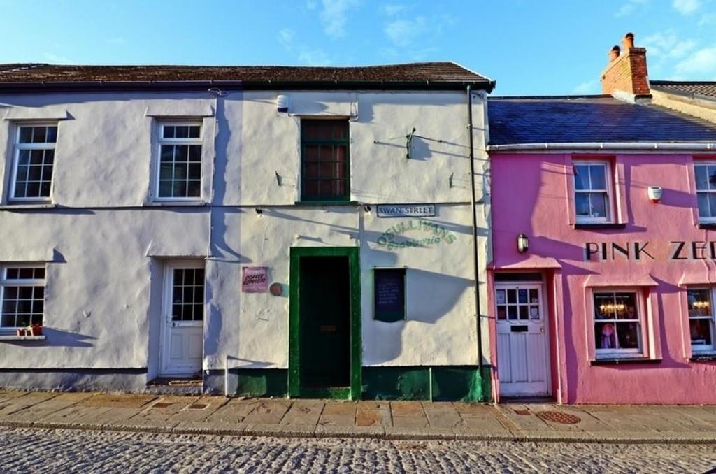 Swan Street, Llantrisant, Pontyclun Property £230,000
