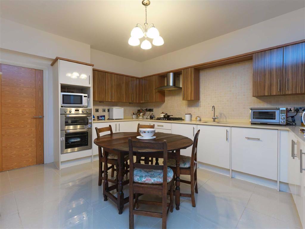 1, Belmont Mansions, Shrewsbury, SY1 2 bed apartment £300,000