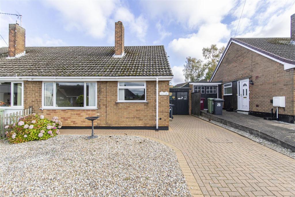 Station Road, North Wingfield... 2 bed semidetached bungalow £159,950