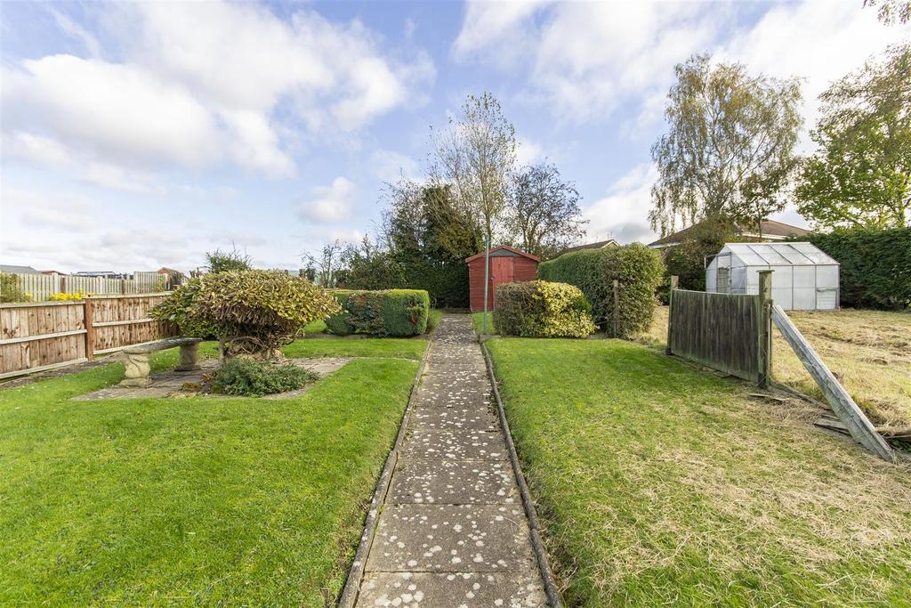 Station Road, North Wingfield... 2 bed semidetached bungalow £159,950